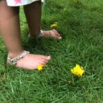 Ishika Singh Instagram - Happy Akshay tritiya and Eid Mubarak to all #akshaytritiya #akshaytritiyaspecial #eidmubarak #eid #happyeid #happyakshayatritiya #babyfeet #babygirl #babylove #innocence #tinylittlefeet #payal #ankletsfeet #babyanklet #lovelylawn