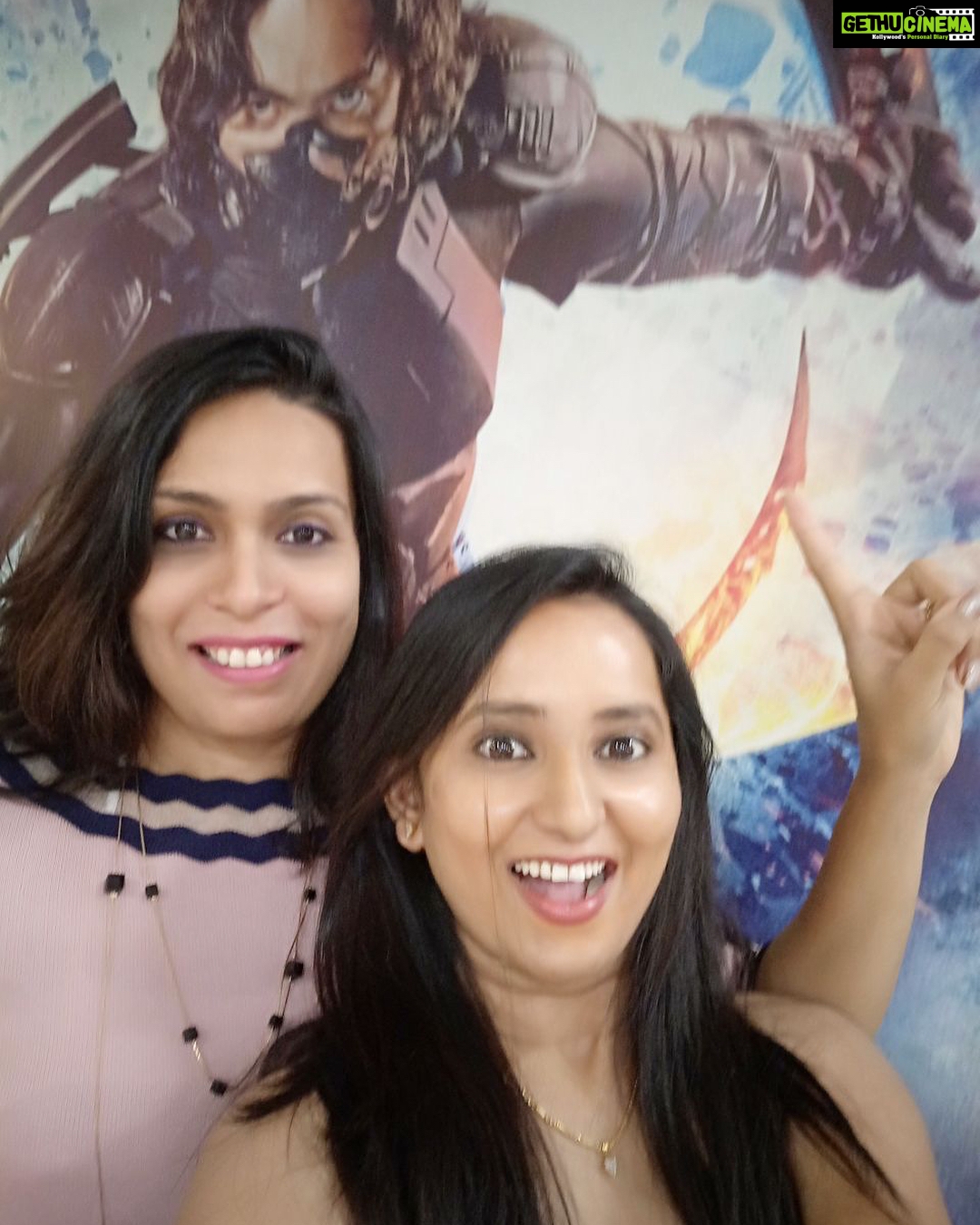 Ishika Singh Instagram - Craziness for selfies again .... #lovelyneighbours #filmday #posterframe #selfiefirst📷 #selfieobbsessed #selfiecraze #welookgoodsometimes