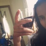 Ishika Singh Instagram - Wine and me go way together ... look at that glass isn’t it amazing 😉 I love the twirls #winelovers #lovewine🍷 #winelife #friendsgift🎁 @vibhutigandhijain