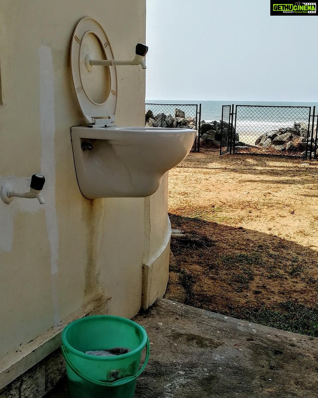 Ishika Singh Instagram - Am never ... ever going to use this or even imagine anyone using this ... 🤢 #incredibleindia #creativityatworkhere #isthisajoke #unbelievable #swaachbharat