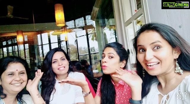 Ishika Singh Instagram - So funny 😂 had a great time ...#boomerang #boomerangoftheday