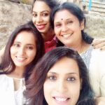 Ishika Singh Instagram – Time for selfie 🤳 say cheese 🧀 #friendytime #neighborhood #friendlyneighborhood #lotuspond #lunchtime #womanism #womaninframe