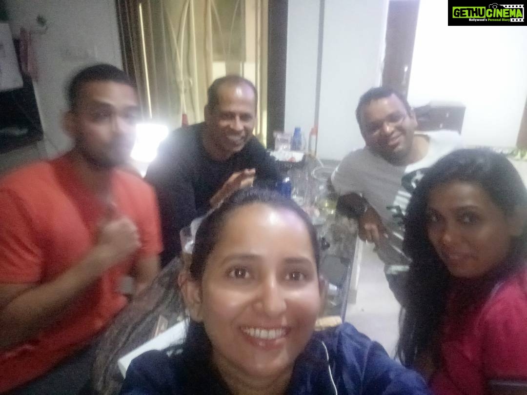 Ishika Singh Instagram - It's great to rewind and chill! Great company #neighborhood #partytime #partycolors #freindlyneighbourhood