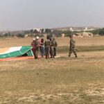 Ishika Singh Instagram - Getting hooked to parachute and off in air . #paragliding #parachute #gliding #indianarmy #indianarmy🇮🇳 #indianarmyrocks #indianarmedforces🇮🇳 #indianarmedforce #indianarmyofficers