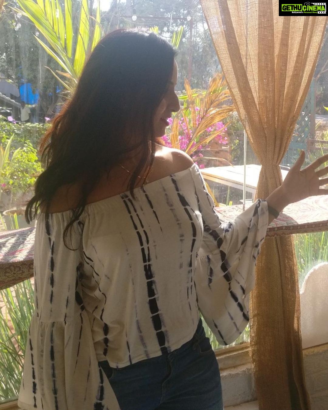 Ishika Singh Instagram - I instantly fell in love with this pic of mine . Thanks vibbs for clicking it .#nohashtag