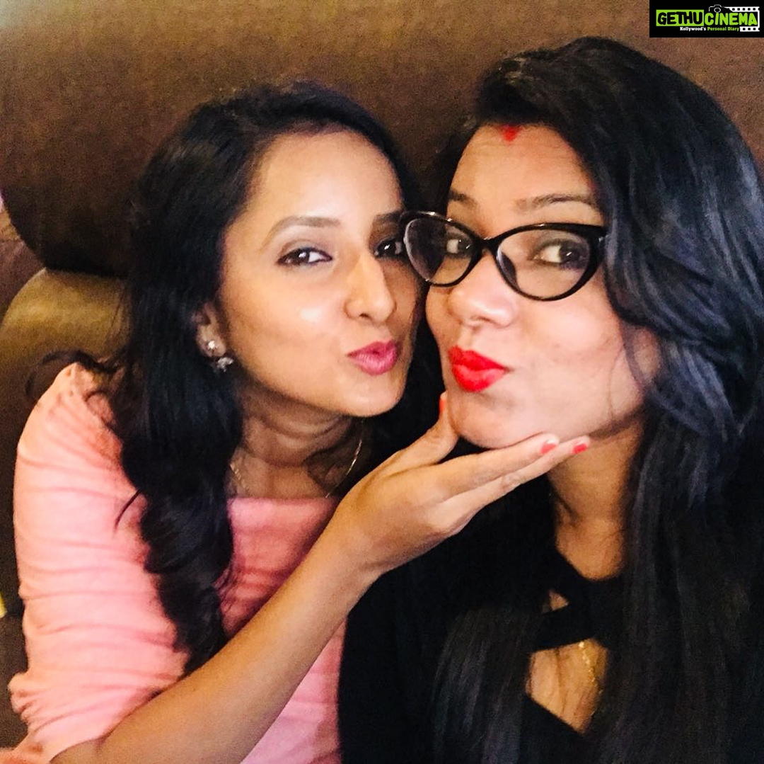 Ishika Singh Instagram - Crazy day out with this couple #friendship #selfiecraze #selfieobbsessed #friendship #lunchout