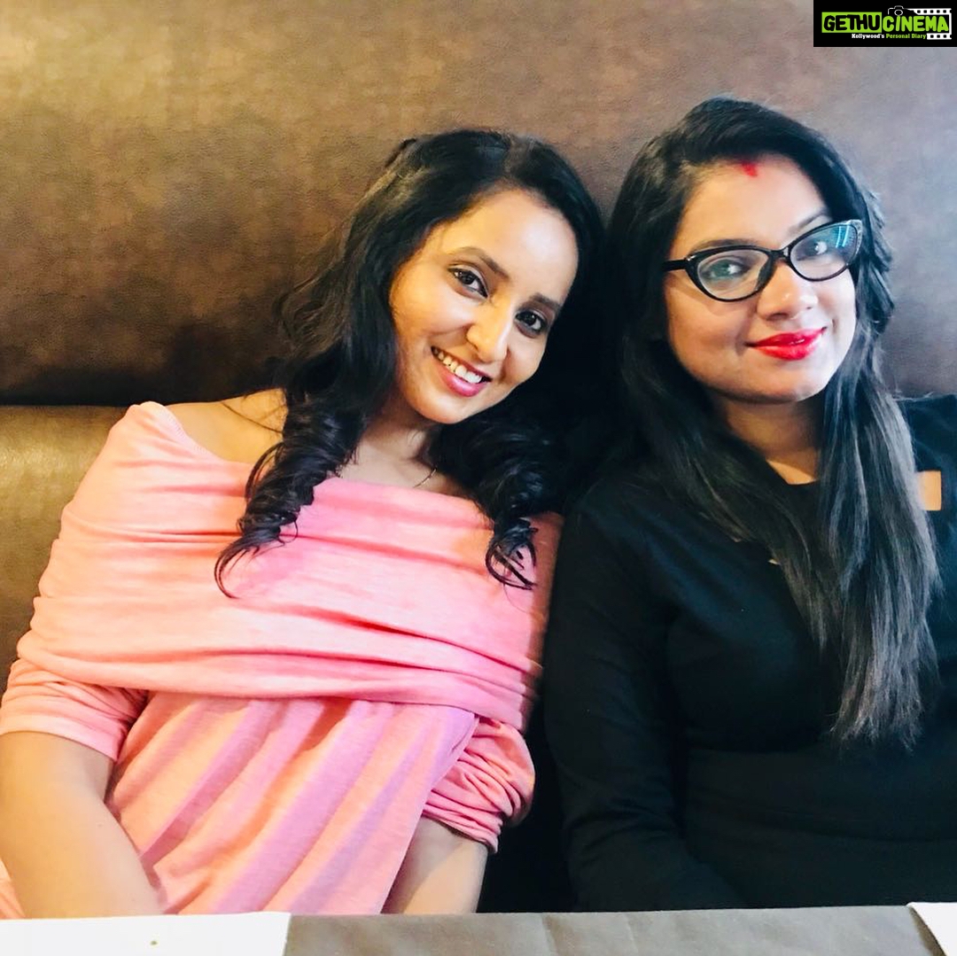 Ishika Singh Instagram - Crazy day out with this couple #friendship #selfiecraze #selfieobbsessed #friendship #lunchout