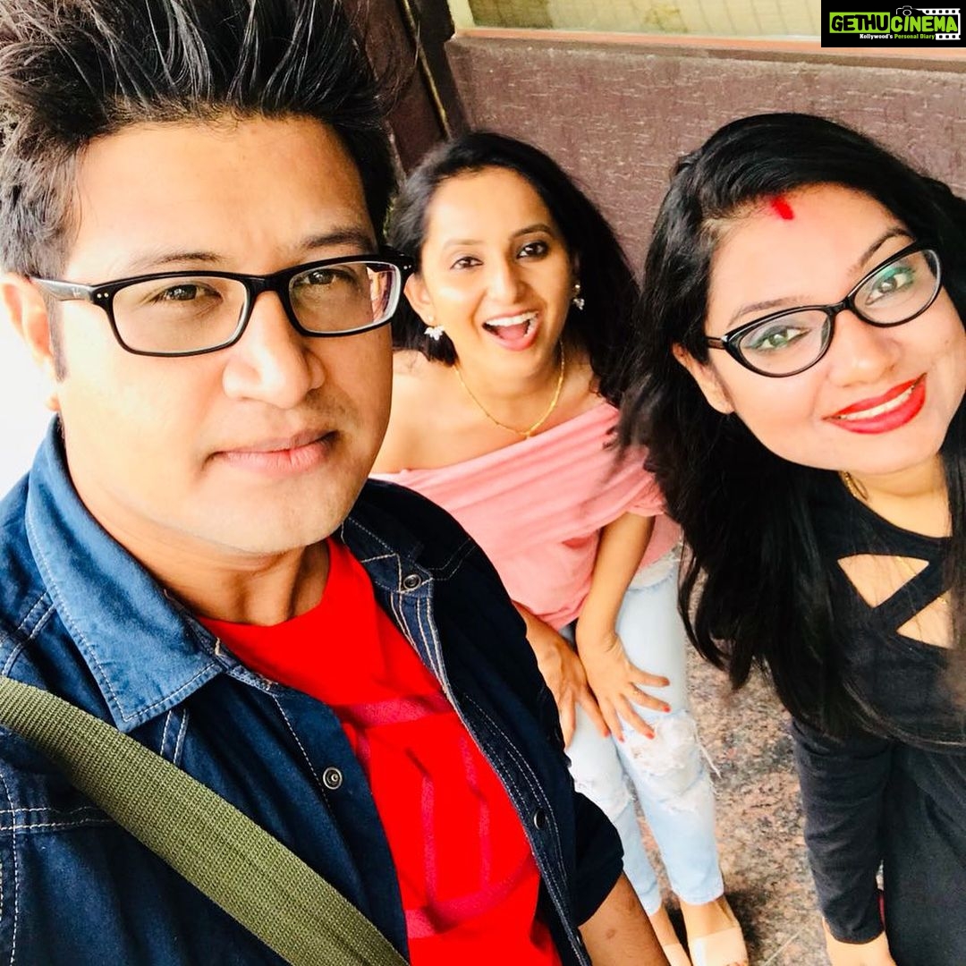 Ishika Singh Instagram - Crazy day out with this couple #friendship #selfiecraze #selfieobbsessed #friendship #lunchout