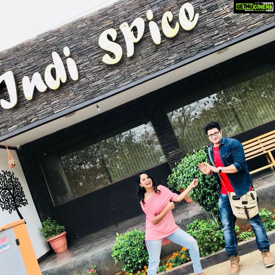 Ishika Singh Instagram - Crazy day out with this couple #friendship #selfiecraze #selfieobbsessed #friendship #lunchout