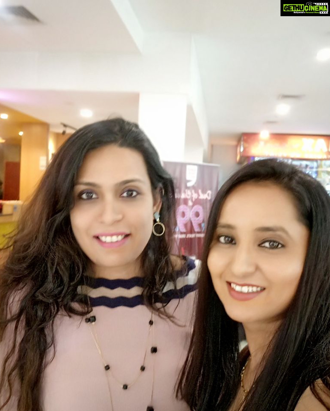 Ishika Singh Instagram - Craziness for selfies again .... #lovelyneighbours #filmday #posterframe #selfiefirst📷 #selfieobbsessed #selfiecraze #welookgoodsometimes