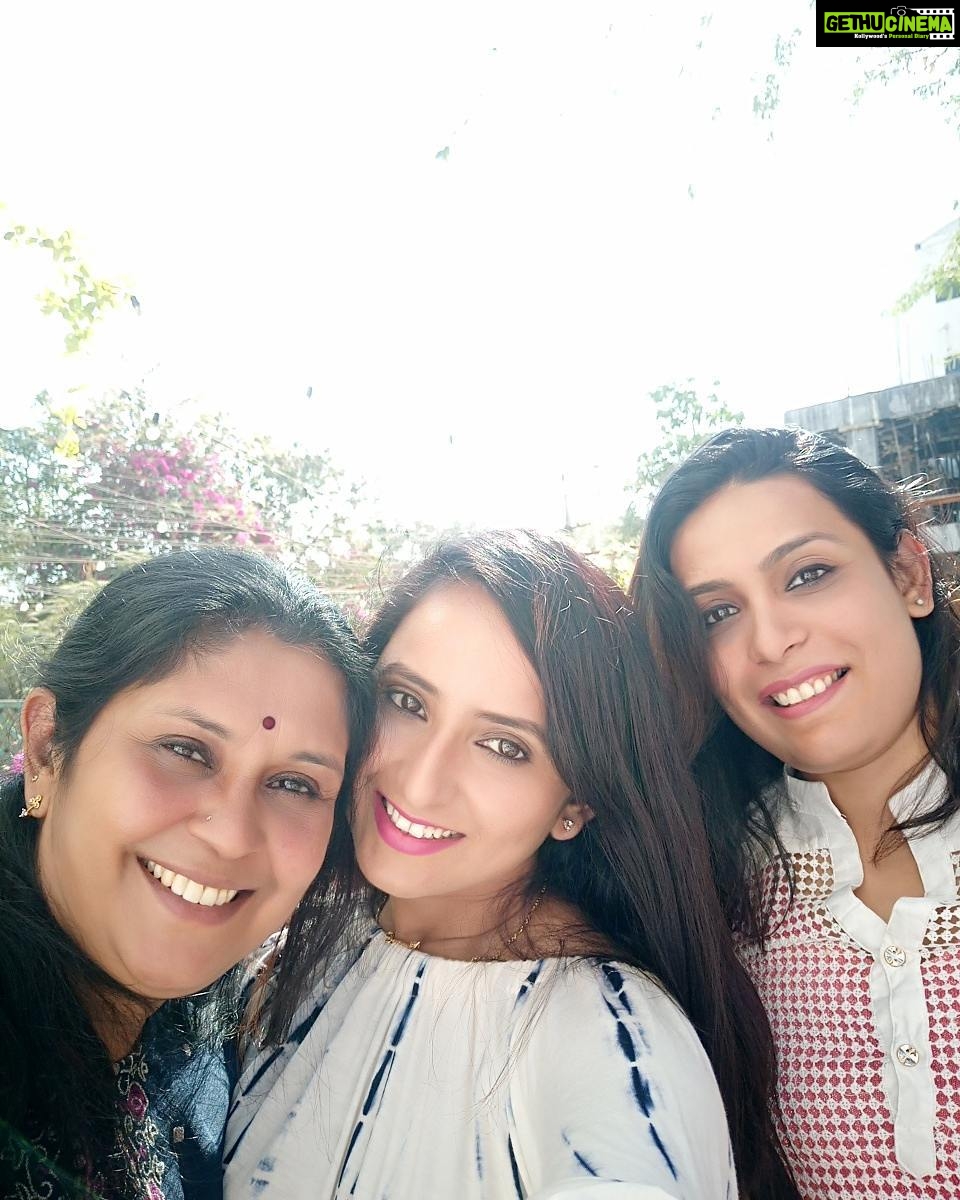 Ishika Singh Instagram - We know we are adorable.... Xoxoxo #crazyus #partytime #neighborhood #freindlyneighbourhood #awsomeness #awsomeworld