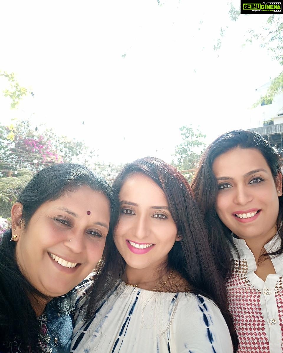 Ishika Singh Instagram - We know we are adorable.... Xoxoxo #crazyus #partytime #neighborhood #freindlyneighbourhood #awsomeness #awsomeworld