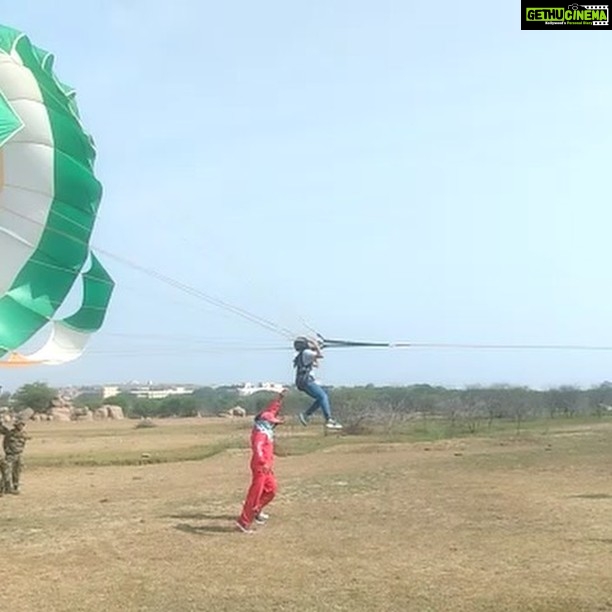 Ishika Singh Instagram - All set for para gliding with Indian armed forces . Was a fun filled and awesome experience .#paragliding #parachute #indianarmy #indianarmy🇮🇳 #indianarmyforever #loveforindianarmy