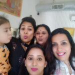 Ishika Singh Instagram - Saturday binge #saturdayvibes #neighborhoodwatch #neighborhood #neighbhood #friendstime #chaikahani #alltogetheragain #lotuspond