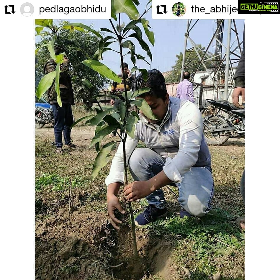 Jackie Shroff Instagram - #Repost @pedlagaobhidu • • • • • • #Repost @the_abhijeet_aryan • • • • • • A special message appeal from our favorite Jackie Shroff @apnabhidu #pedlagaocampaign forward. Take a #selfiewithplant and further nominate (3 names) to plant a tree and nominate 3 more to do so . So we Rotaract club of Delhi youngster move forward and initiate a project #plantadoption . Once done tag Jackie Dada on his social @apnabhidu And share fab initiative Jackie we need more people like you and Also tag @the_king_avinash_roy @amitkumarbaba11 @kajal_kumar_roy @apnabhidu #jackie #jackieshroff @mayank1780