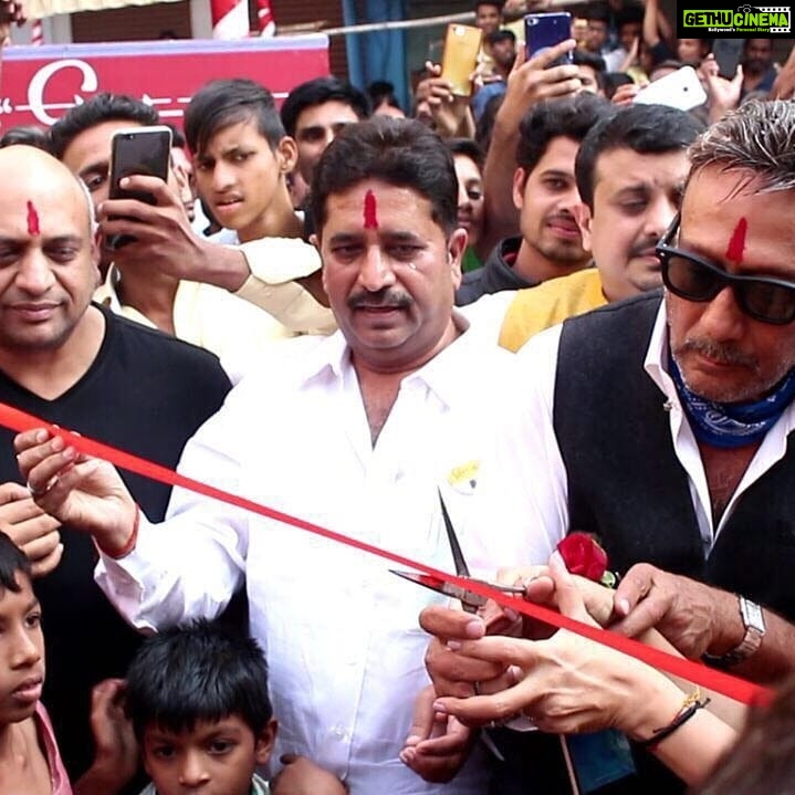 Jackie Shroff Instagram - "CHAAN DAAR" .... Rehabilitation of slums