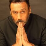 Jackie Shroff Instagram – Un Sabhi Doctors Ko Jo Apni Jaan Ki Parvah Na Karte Hue Dusro Ki Jaan Bachane Mein Lage Hue Hai, Mera Sadar Pranam…… 
My Respects Always To The Real Heroes
#InternationalDoctorsDAY