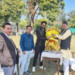 Jackky Bhagnani Instagram - Met the Honourable Chief Minister of Uttarakhand @pushkarsinghdhami.uk , so thankful to him and the authorities for supporting us to facilitate smooth shooting for our upcoming film. And special thank you to Mr K.S. Chauhan, Nodal officer and @maytiwari for all the cooperation. 🙏