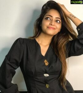 Janani Iyer Instagram - When you remembered something funny and can't stop smiling like an idiot! 🙈 #thatawkwardmoment
