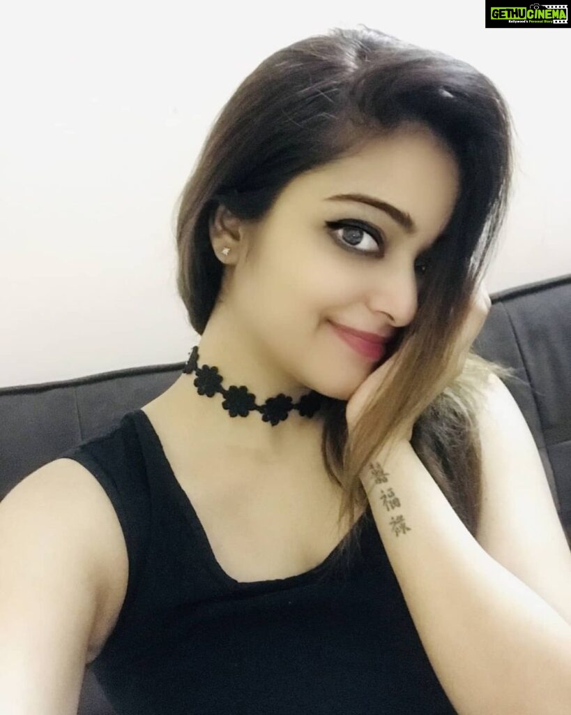 Janani Iyer Instagram - Loved every bit of this shoot ! Video shot by ...