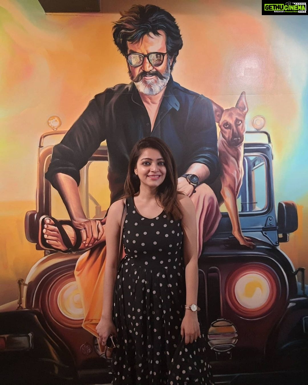Janani Iyer - 73.6K Likes - Colour coordinated with Thalaivar !😉