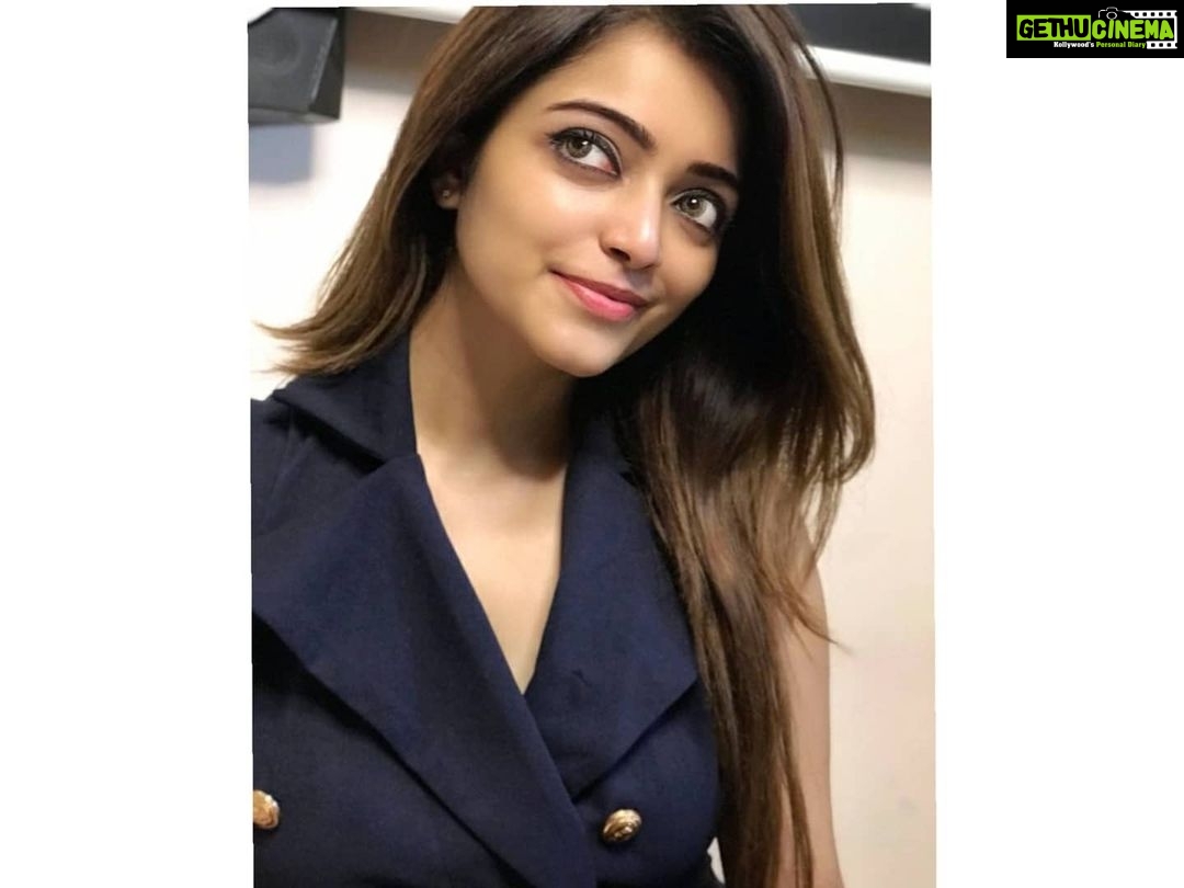 Janani Iyer - 71.5K Likes - On the highest throne in the world, we still sit only on our own bottom! #stayhumble #humility