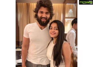 Janani Iyer Instagram - ❤️🙈 @thedeverakonda #colourcoordinated #siima2019 W Doha