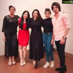 Janani Iyer Instagram - There are friends, there is family and then there are friends that become family! Celebrating 1 year of big boss with my favourite people!❤️ @mumtaz_mumo @ramyansk @shariqqqq777