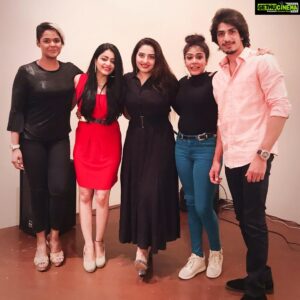 Janani Iyer Instagram - There are friends, there is family and then  there are friends that become family! Celebrating 1 year of big boss with my favourite people!❤️ @mumtaz_mumo @ramyansk @shariqqqq777