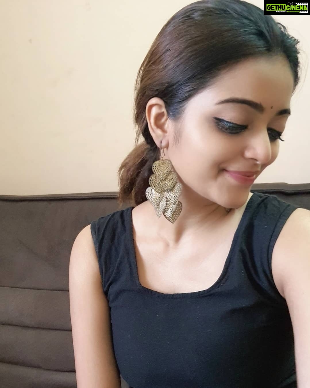 Janani Iyer - 79.1K Likes - #quarantineandchill