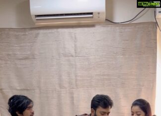 Janani Iyer Instagram - @sakthii___ and @theabishekkumar are not good for health.. latest victims being @shanthnu and I 😏🤢