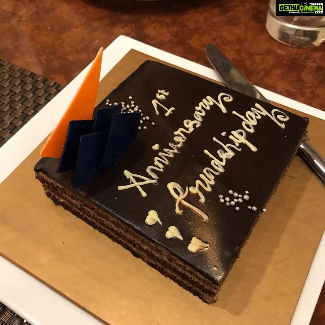 Janani Iyer Instagram - There are friends, there is family and then there are friends that become family! Celebrating 1 year of big boss with my favourite people!❤️ @mumtaz_mumo @ramyansk @shariqqqq777