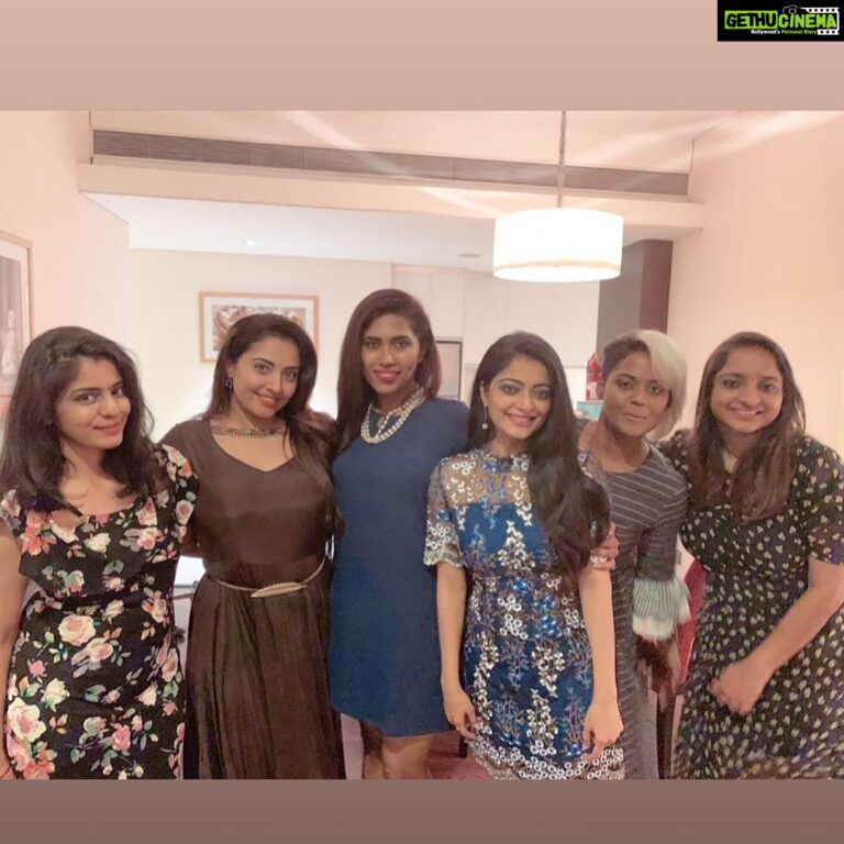 Janani Iyer Instagram - Friends like family!❤️ @divya.ganesh @mumtaz_mumo @ramyansk @krithika_ramanioffl @amlymattel #aboutlastnight