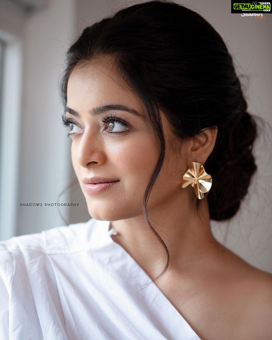 Janani Iyer Instagram - Good intentions and a grateful heart! 💄& 👗- @artistrybyolivia 🎀- @mani_stylist_ 📷- @ajay_shadowsphotography