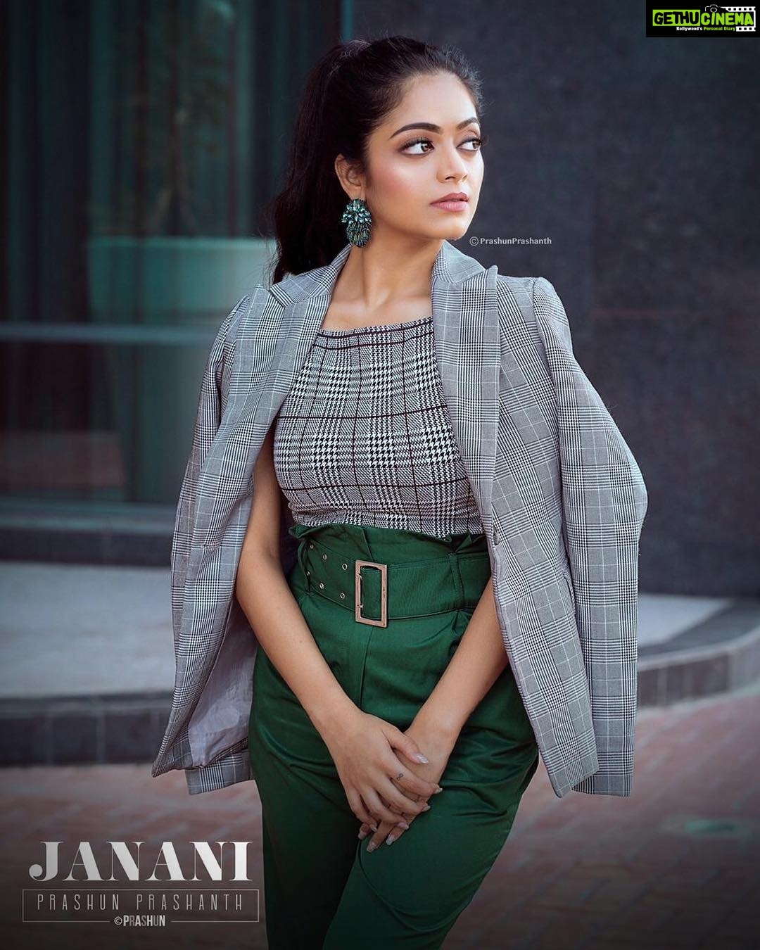 Janani Iyer Instagram - Photography - @prachuprashanth Styling - @mehndi_jashnani Make up- @olivia.anugraha Hair - @vetrihairandmakeup