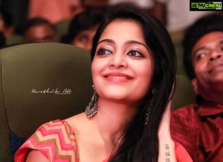 Janani Iyer Instagram - Vanakkam makkale! Super happy to be back home after so long... can’t thank you enough for all the love u’ve been showing me... Romba romba nandri...Love you all!❤️❤️❤️❤️🙏