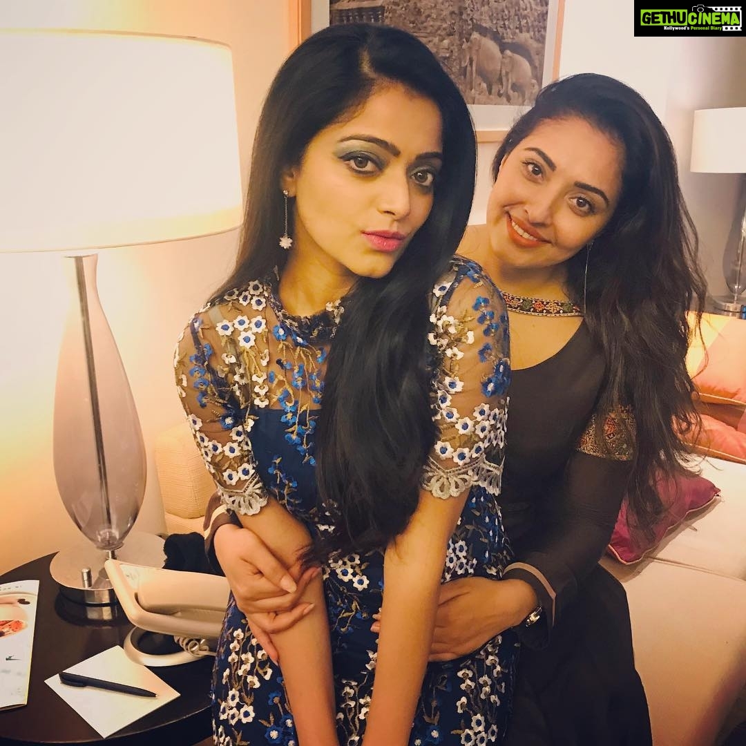 Janani Iyer - 67.9K Likes - Friends like family!❤️ @divya.ganesh @mumtaz_mumo @ramyansk @krithika_ramanioffl @amlymattel #aboutlastnight