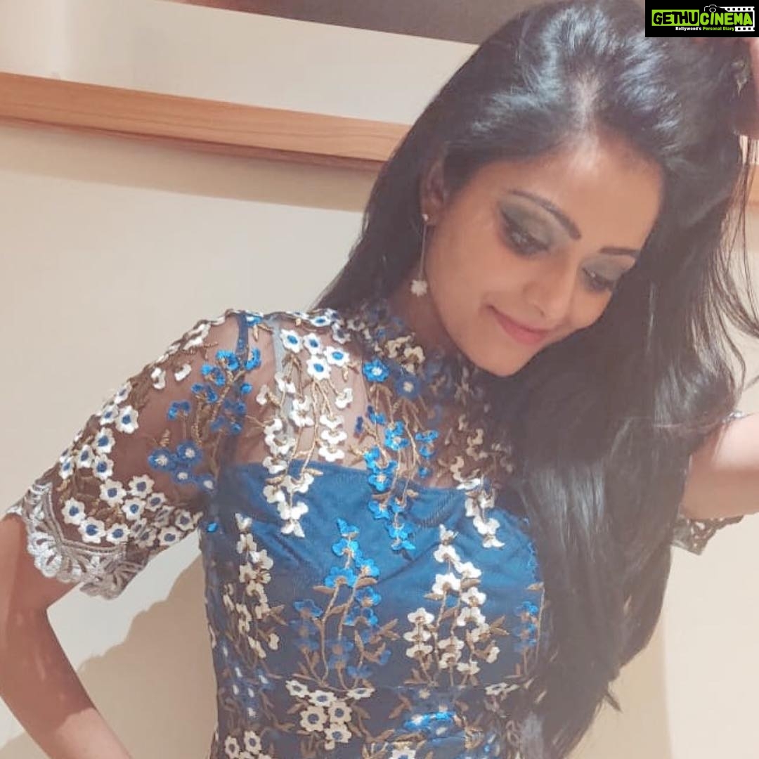 Janani Iyer - 67.9K Likes - Friends like family!❤️ @divya.ganesh @mumtaz_mumo @ramyansk @krithika_ramanioffl @amlymattel #aboutlastnight