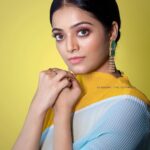 Janani Iyer Instagram - And some moreeeee!💛 P.S. - Inspired from @deepikapadukone ‘s recent look! Make up and styling- @artistrybyolivia Photographer- @ajay_shadowsphotography Hair- @mani_stylist_ Saree- @elegant_fashion_way
