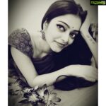 Janani Iyer Instagram - For the love of monochrome! #retrovibe #vintagefeel #shotoniphone #impromptushoot Pic credits - @divya.ganesh @littlemisscupcake_kritiyer ❤️