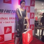Janani Iyer Instagram - Had amazing fun at the launch of @brandfactoryind ‘s 2nd outlet in chennai...Check out their store at OMR to discover insane discounts on all your favourite brands .. They’ve got some unimaginable in-store discounts ranging from 20% to 70% round the year.. So happy shopping u guys!🙌 #smartmacha #smartprice