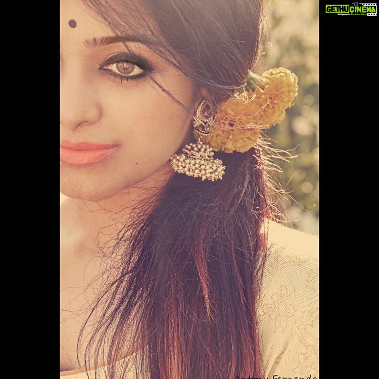 Janani Iyer Instagram - There are two distinct classes of what are called thoughts: those that we produce in ourselves by reflection and the act of thinking and those that bolt into the mind on their own accord! #randomthoughts #positivelfe #goodvibesonly Photography- @antonyfernandophotography