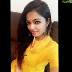 Janani Iyer Instagram - Dream big... Sparkle more ... Shine bright! #vibes #throwingitbacktodiwali #yellowlove 🙌⭐️💫