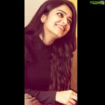 Janani Iyer Instagram - Because posing is too mainstream!🙌🤓#candidthings #throwingitback