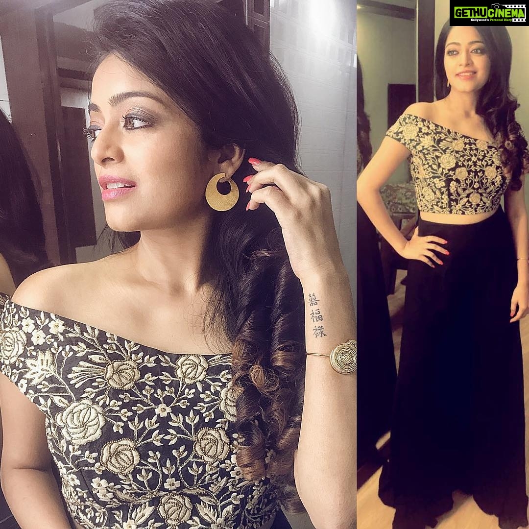 Janani Iyer Instagram - Playing dress up again!🙌 Styling - @divya.ganesh Wardrobe and Jewellery- @maalgaadi