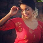 Janani Iyer Instagram - First pic from the new series! 📸- @antonyfernandophotography Styling- @divya.ganesh Wardrobe- @tamarachennai Jewellery- @shopanicha