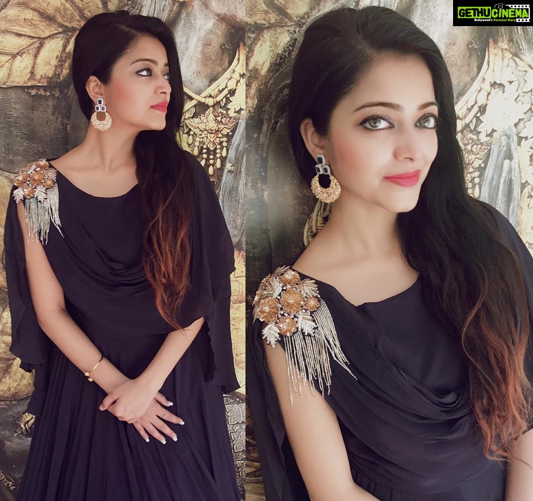 Janani Iyer Instagram - A little #throwback to wearing this gorgeous cape dress from @sionnahchennai styled by the sweetest @divya.ganesh ❤️