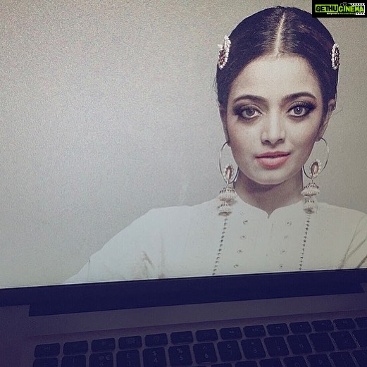 Janani Iyer Instagram - #ethnic #photoshootdiaries #throwingitback