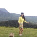 Janani Iyer Instagram - Heaven on earth! #nuwareliya #day2 #lankandiaries🇱🇰 #fambam❤️ #travellerforlife🌏 Nuwara Eliya Sri Lanka, නුවරඑළිය