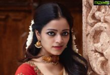 Janani Iyer Instagram - On this festive occasion,I extend my warm Greetings to you and your family! 🌸#onam #festivevibes Photographer- @johan_sathyadas Designer blouse- @anjushankarofficial Jewellery- @shopanicha Saree drapist - @_dhanahairandmakeup_ Edit - @johnferri.1111 @bekay_photography